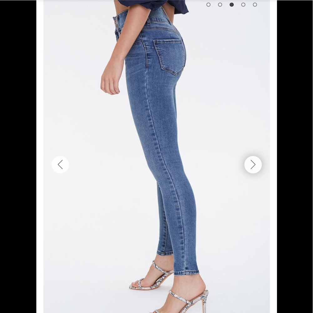 Curvy Fit High Rise Jeans - Picture 4 of 9